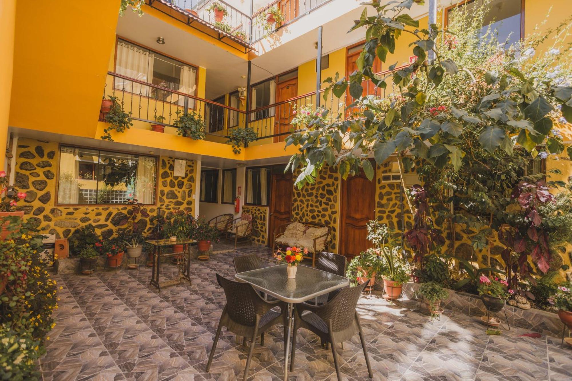 Hotel Intitambo 3*